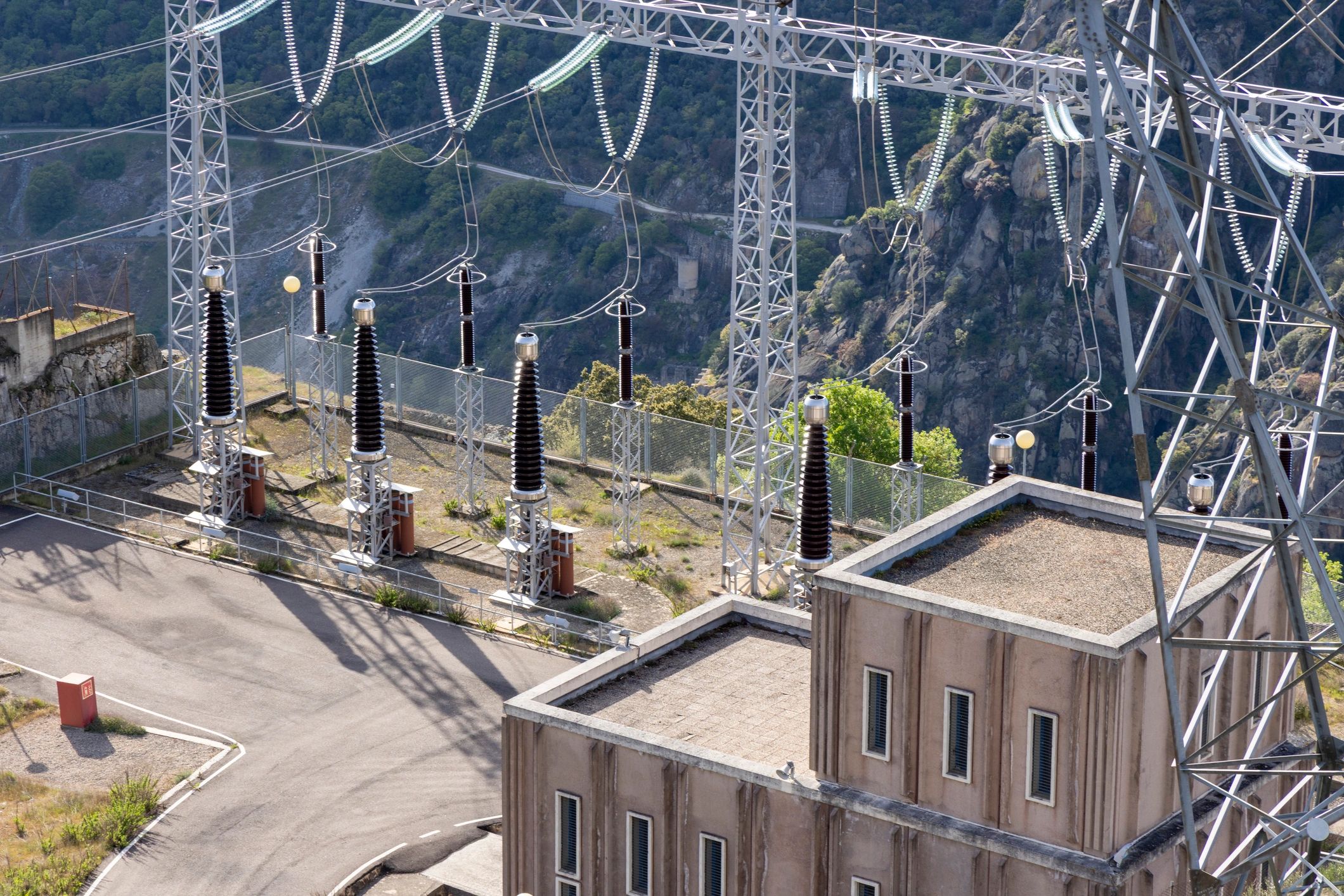 Commercial electrical infrastructure and maintenance